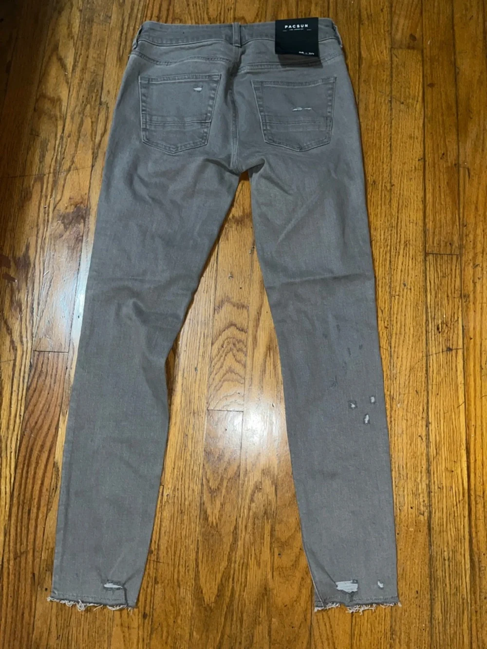 NWT PACSUN Skinniest Distressed Gray Jeans with Knee Rips Size 28